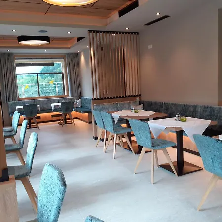 Stefansbruecke 3* Mutters