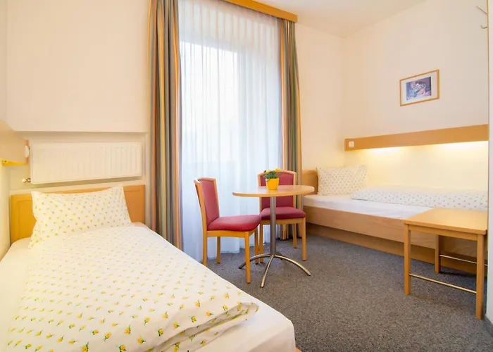 Stefansbruecke Отель Муттерс